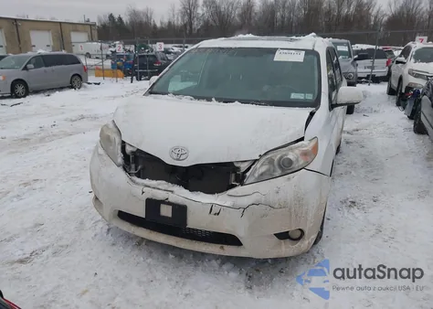 2014 Toyota Sienna Xle V6 8 Passenger z USA, uszkodzony, nr VIN 5TDYK3DC2ES479691